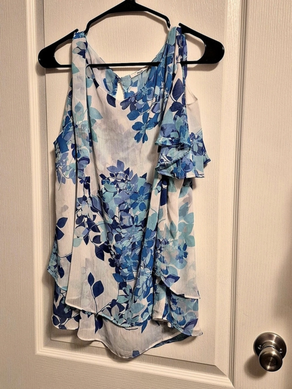 Milano Floral Ruffle Blouse in Blue & White Like New